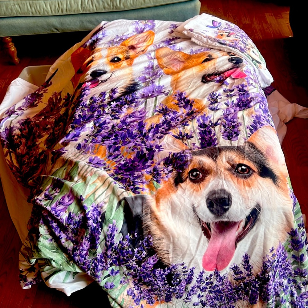 Corgis in lilacs duvet cover and 2 pillow shams